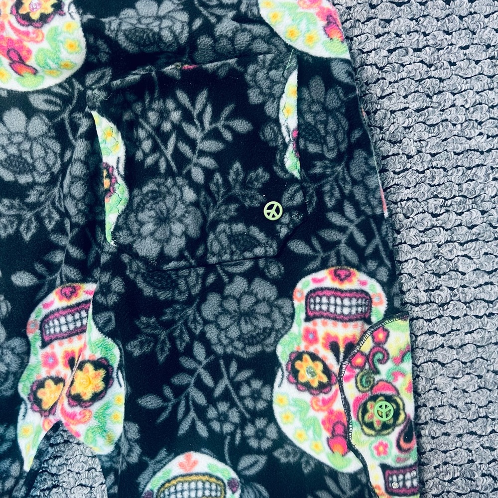 Colorful Skull Patterned Beanie - Picture 8 of 11
